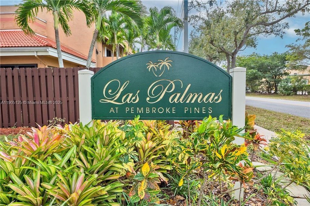 12032 S Las Palmas Dr, Pembroke Pines, FL 33025