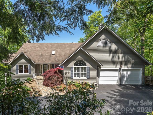126 Stonebridge Drive, Hendersonville, NC 28739