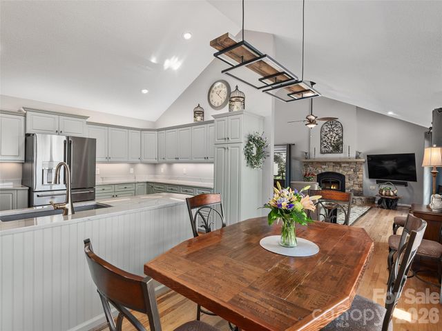 126 Stonebridge Drive, Hendersonville, NC 28739