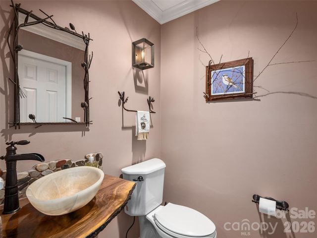 126 Stonebridge Drive, Hendersonville, NC 28739