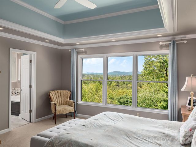 126 Stonebridge Drive, Hendersonville, NC 28739