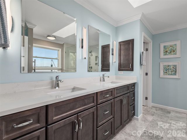 126 Stonebridge Drive, Hendersonville, NC 28739