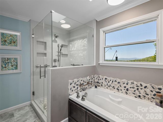 126 Stonebridge Drive, Hendersonville, NC 28739