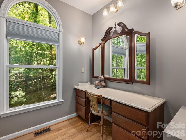 126 Stonebridge Drive, Hendersonville, NC 28739