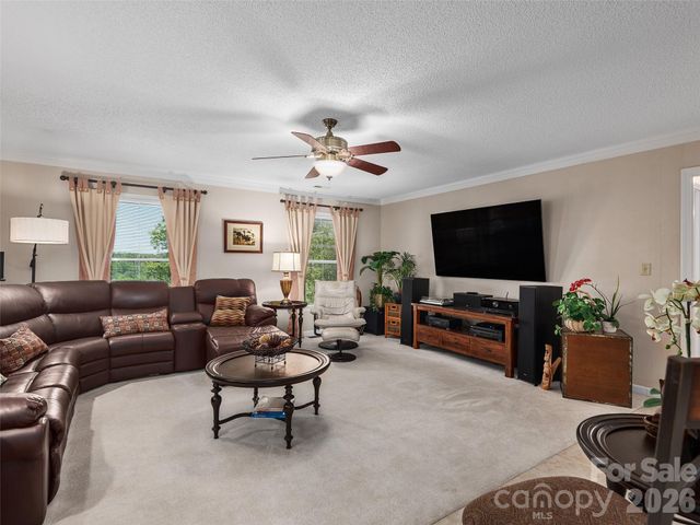 126 Stonebridge Drive, Hendersonville, NC 28739