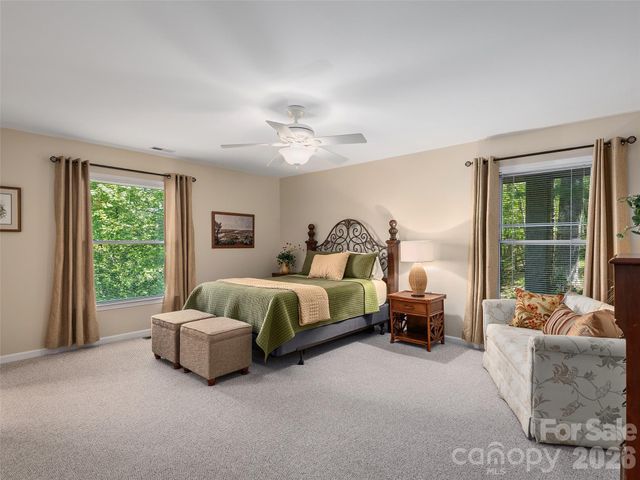 126 Stonebridge Drive, Hendersonville, NC 28739