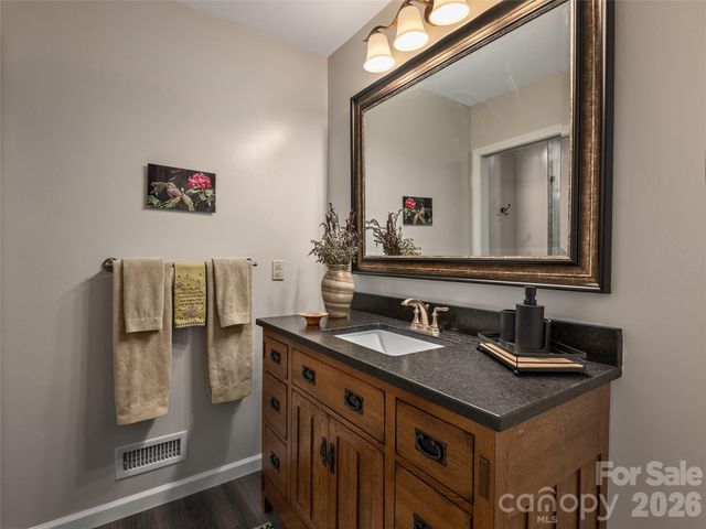 126 Stonebridge Drive, Hendersonville, NC 28739