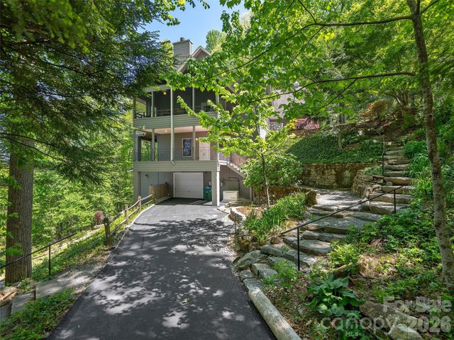 126 Stonebridge Drive, Hendersonville, NC 28739