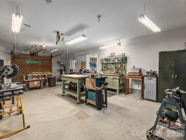 126 Stonebridge Drive, Hendersonville, NC 28739