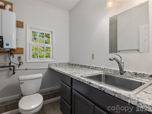 126 Stonebridge Drive, Hendersonville, NC 28739