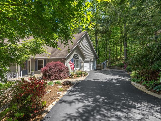 126 Stonebridge Drive, Hendersonville, NC 28739