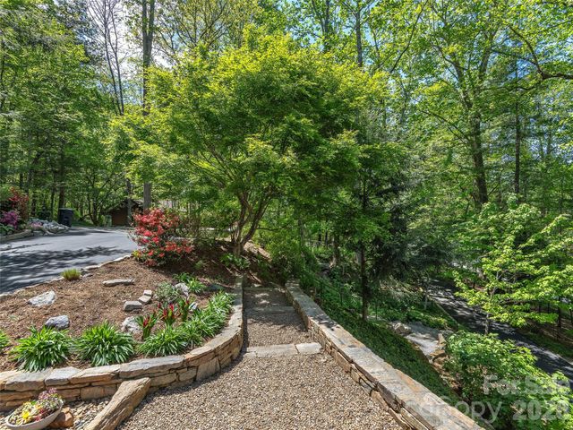 126 Stonebridge Drive, Hendersonville, NC 28739