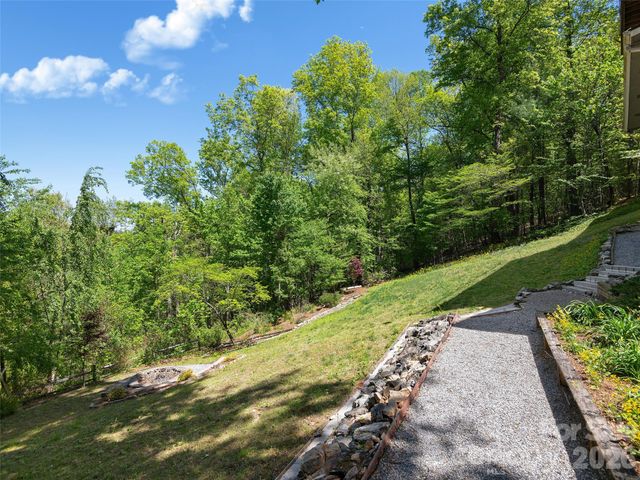126 Stonebridge Drive, Hendersonville, NC 28739
