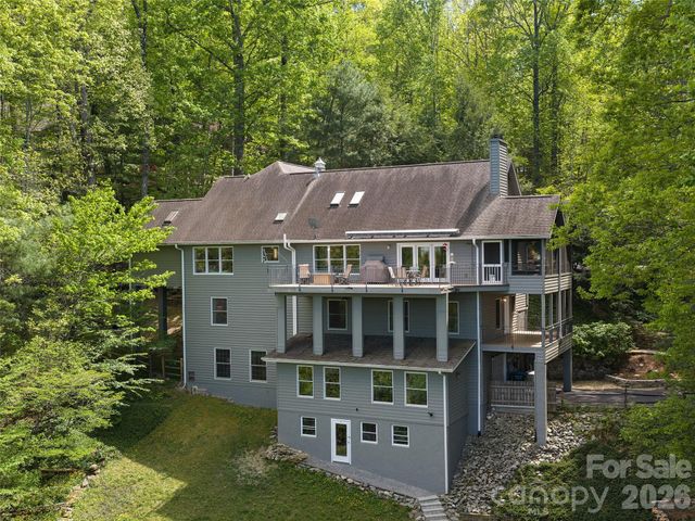 126 Stonebridge Drive, Hendersonville, NC 28739