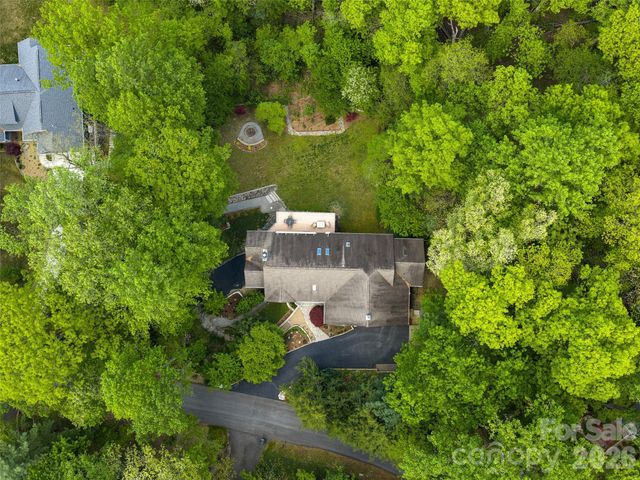 126 Stonebridge Drive, Hendersonville, NC 28739