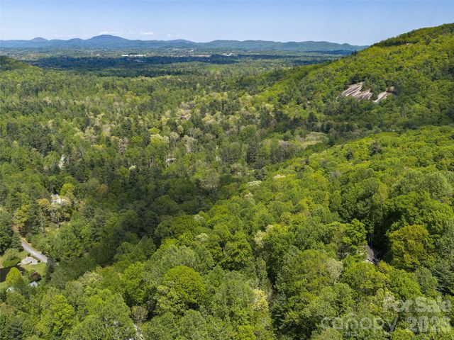 126 Stonebridge Drive, Hendersonville, NC 28739