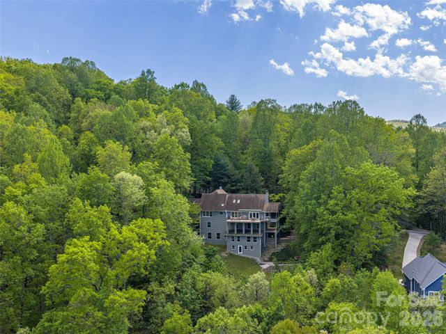 126 Stonebridge Drive, Hendersonville, NC 28739