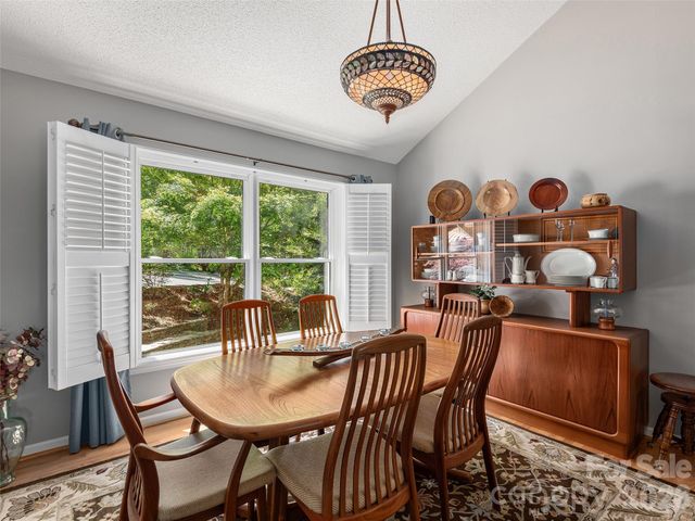 126 Stonebridge Drive, Hendersonville, NC 28739