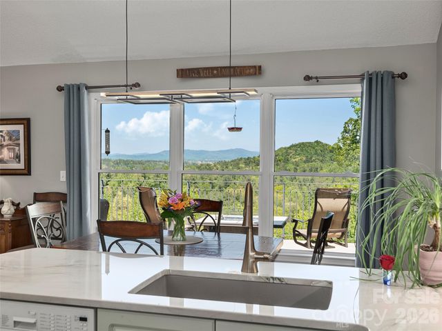 126 Stonebridge Drive, Hendersonville, NC 28739