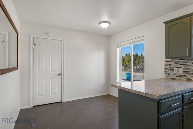 171 Meadow Brook Lane, Belgrade, MT 59714