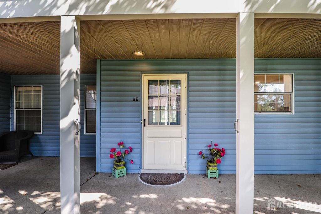 8 Benjamin Franklin Drive E, Monroe, NJ 08831