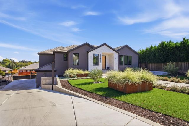 10925 Goldsborough Cir, Oakdale, CA 95361