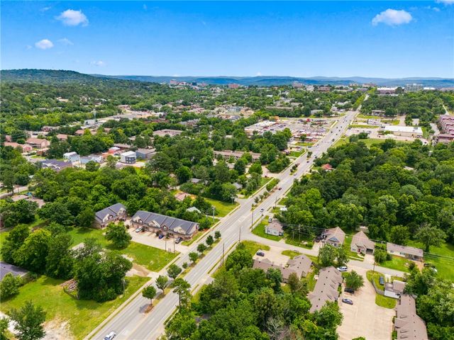 1505 N Garland Avenue, Fayetteville, AR 72703