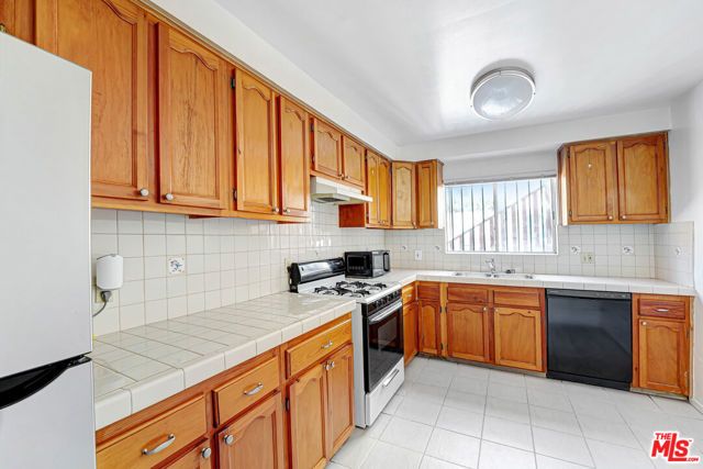 7139 Hawthorn Avenue 3, Los Angeles, CA 90046