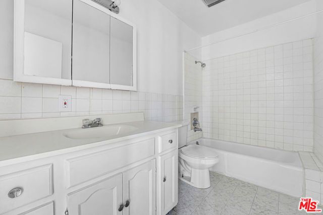 7139 Hawthorn Avenue 3, Los Angeles, CA 90046