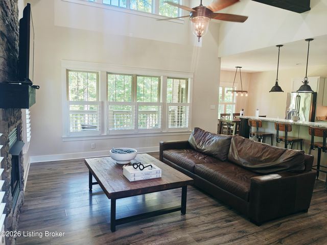 2003 Wooded Oak Ln, Crestwood, KY 40014