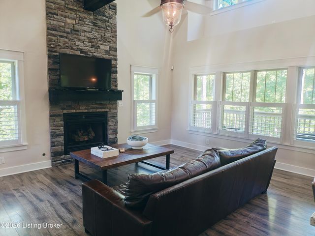 2003 Wooded Oak Ln, Crestwood, KY 40014