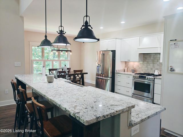 2003 Wooded Oak Ln, Crestwood, KY 40014
