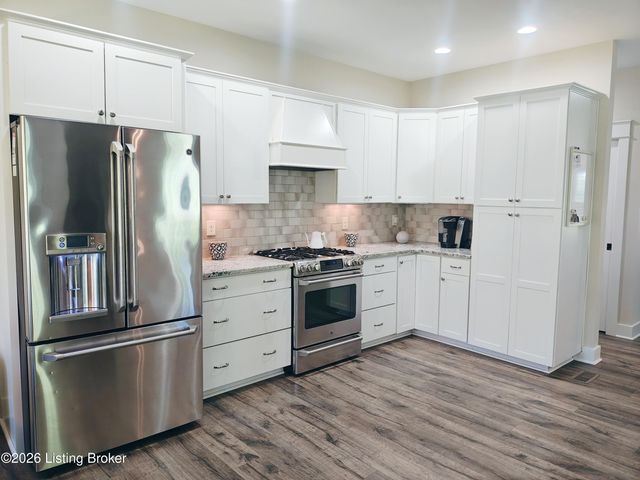 2003 Wooded Oak Ln, Crestwood, KY 40014