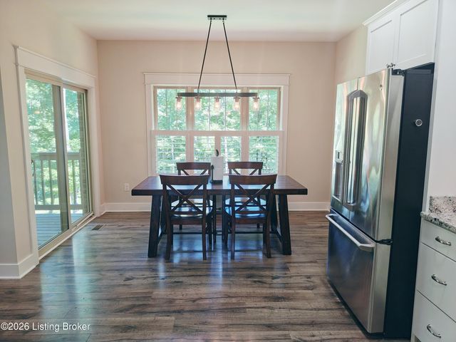 2003 Wooded Oak Ln, Crestwood, KY 40014