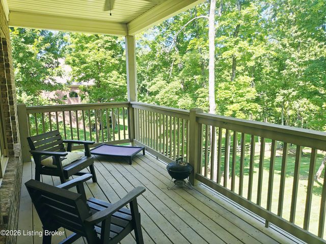 2003 Wooded Oak Ln, Crestwood, KY 40014