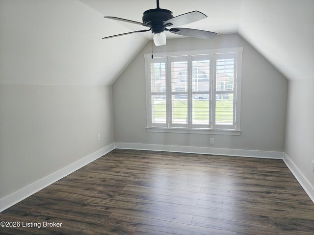 2003 Wooded Oak Ln, Crestwood, KY 40014