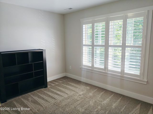 2003 Wooded Oak Ln, Crestwood, KY 40014