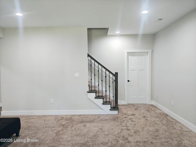 2003 Wooded Oak Ln, Crestwood, KY 40014