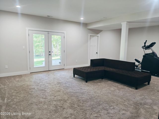 2003 Wooded Oak Ln, Crestwood, KY 40014
