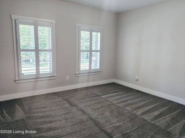 2003 Wooded Oak Ln, Crestwood, KY 40014