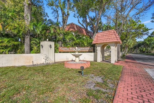 138 S Cypress Road 214, Pompano Beach, FL 33060