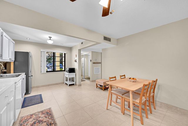 138 S Cypress Road 214, Pompano Beach, FL 33060