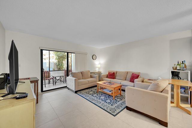 138 S Cypress Road 214, Pompano Beach, FL 33060