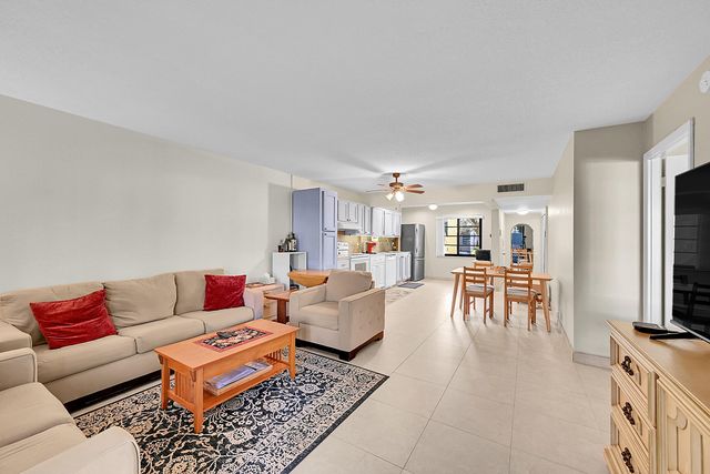 138 S Cypress Road 214, Pompano Beach, FL 33060