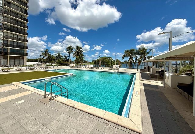 600 NE 36th Street 1404, Miami, FL 33137
