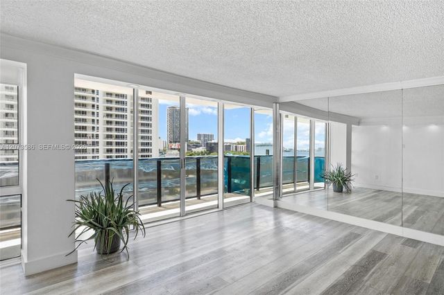 600 NE 36th Street 1404, Miami, FL 33137