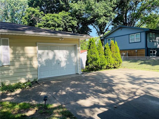 506 1st Terrace, Lansing, KS 66043