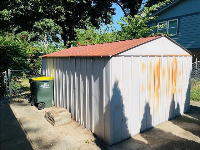 506 1st Terrace, Lansing, KS 66043