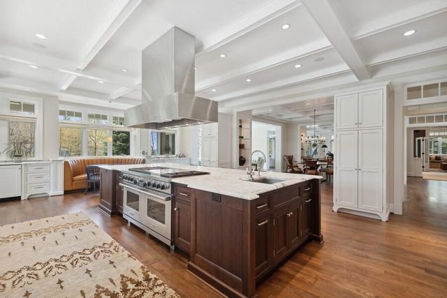 49106 Sun Valley Falls Boulevard, New Buffalo, MI 49117