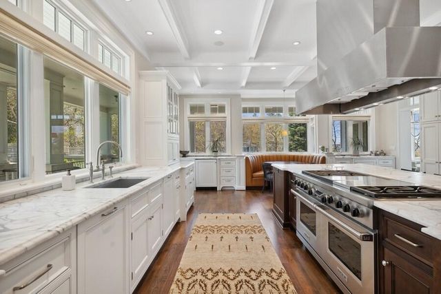 49106 Sun Valley Falls Boulevard, New Buffalo, MI 49117